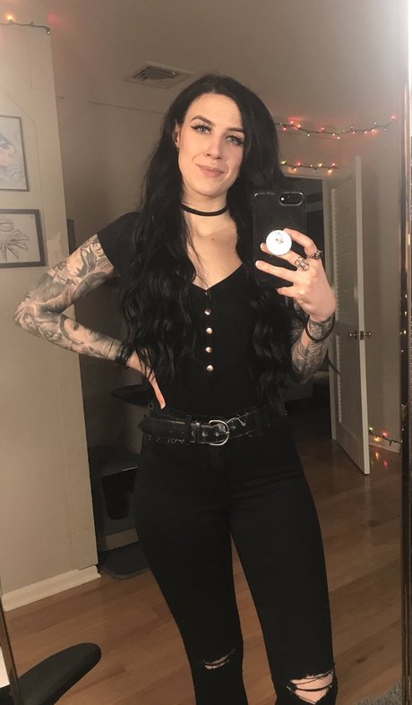 MsKILLIONAIRE model free pics