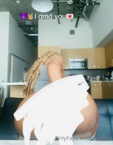 Raychiel nice model picture