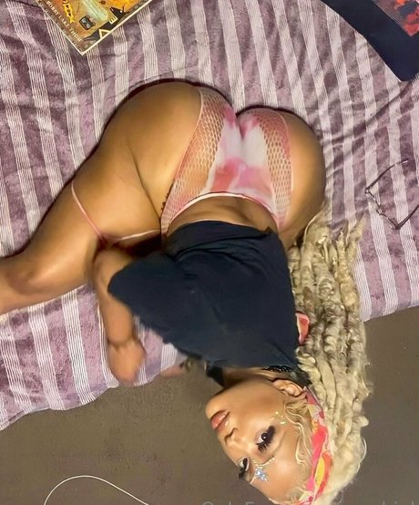 Raychiel model nude img