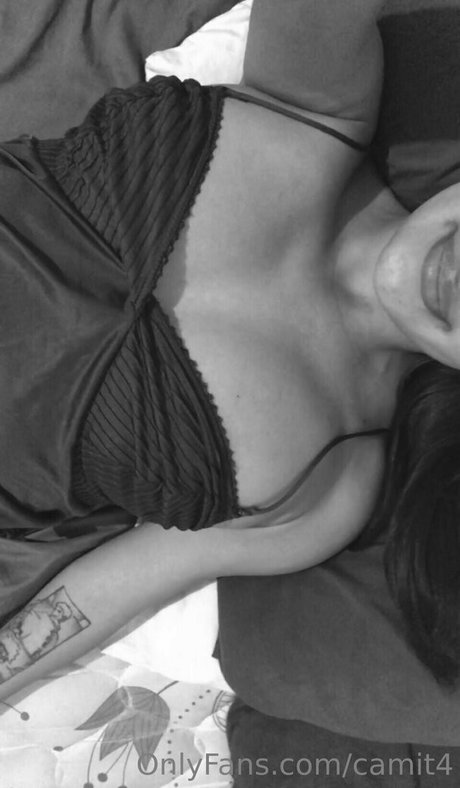 Camitor4 model erotic photo