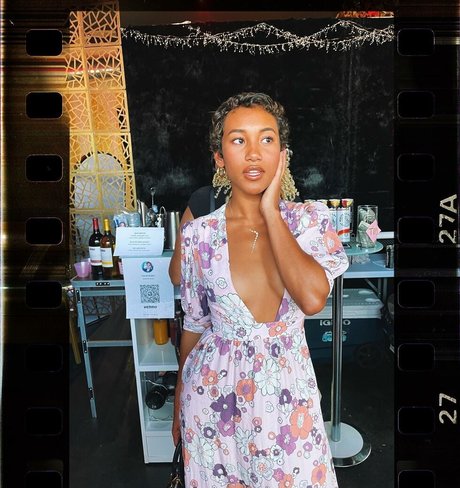 tiny onlyfans top picture