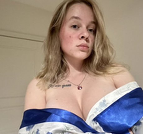 Dog Queen high quality pornstar image