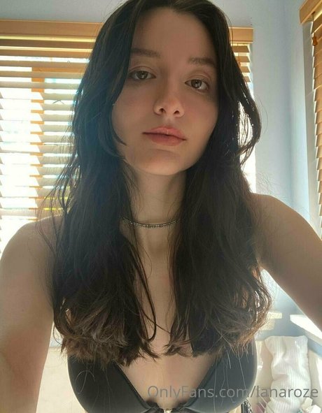 lanaroze pornographic actress photo