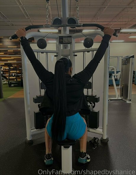 curvy shemale onlyfans free naked picture