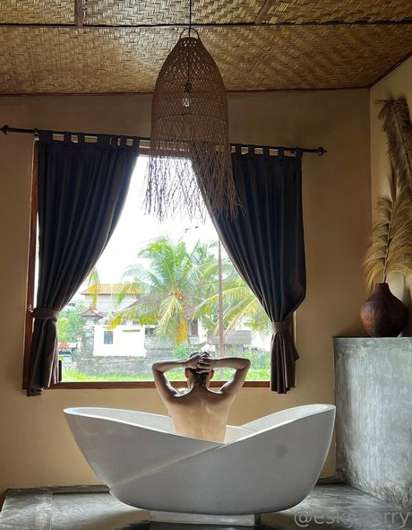 eskyperry adult model pic