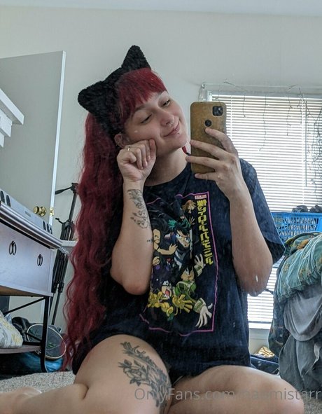 naomistarr sex model photo