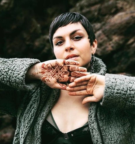 Krewella star top archive