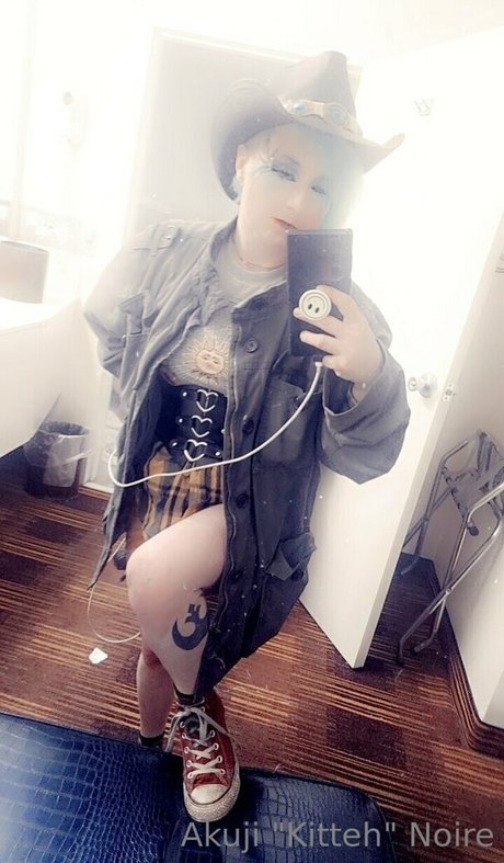 milf handjob onlyfans sexy photo