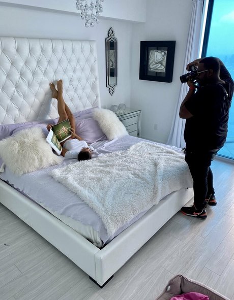 Lotus Bombb star nudes galleries