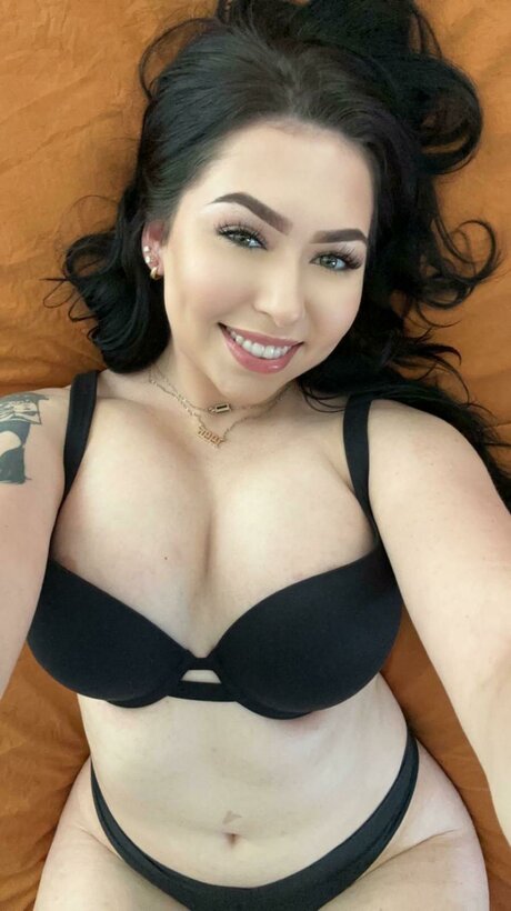 hungry4moore model perfect img