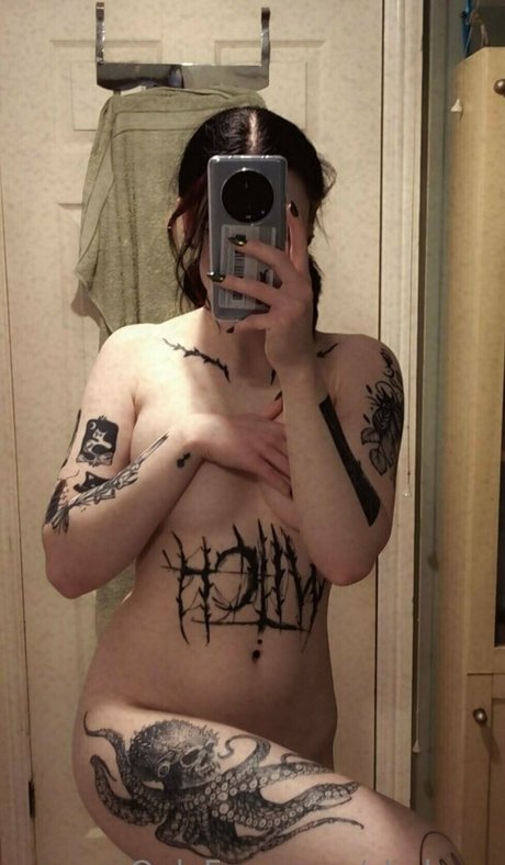 shakyxx model top pic