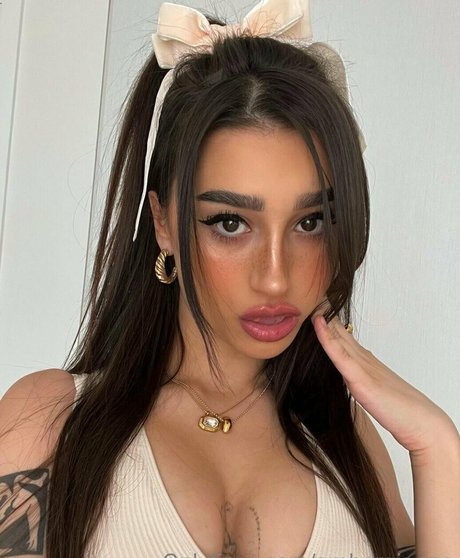 Ambergianna nudes model picture