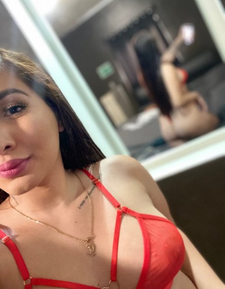 danielaverdin9 star free image