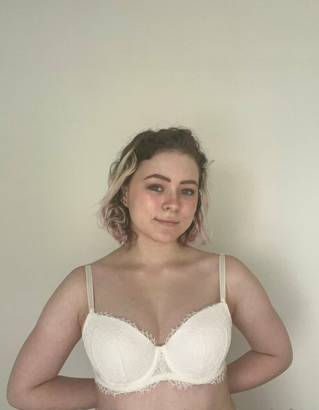 aurorabrookefree naked model img