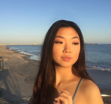 Maru Lee model top pic