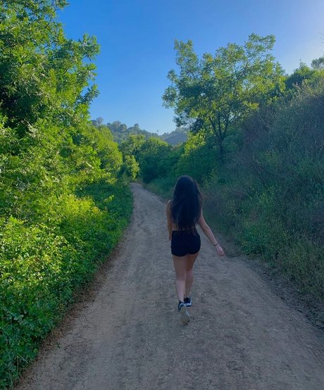 Maru Lee naked model galleries