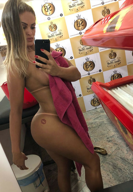 Amanda Medeiros free actress images