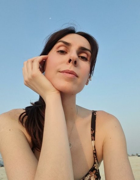 Bambi Hou naked model images