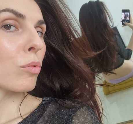 Bambi Hou hot star picture