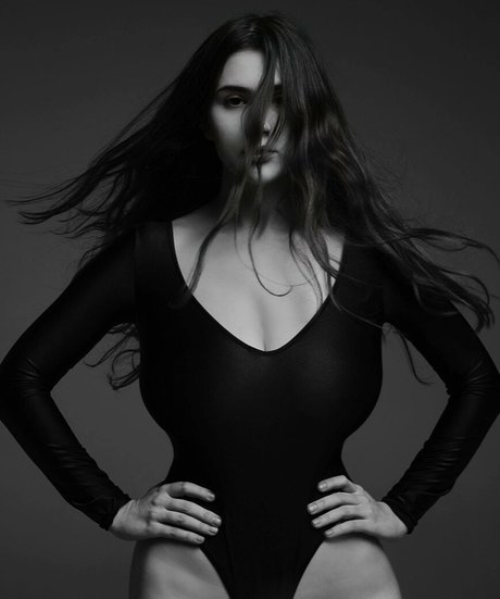 Xlovr sexy model image