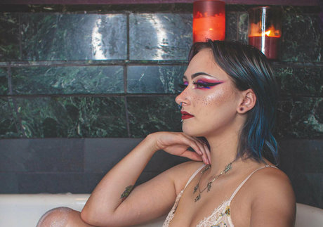 female influencer onlyfans exclusive pictures