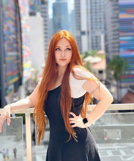 Claudia Andriolo model art photo