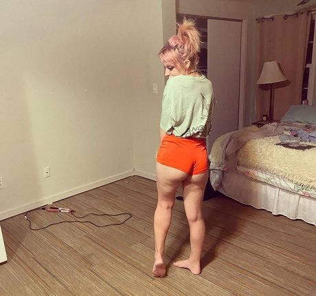 Bonnie Grace sexy star pics