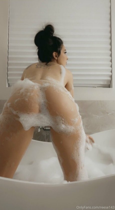 girl on girl onlyfans xxx image