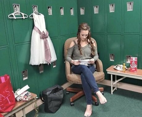 momdd1998 sex actress archive