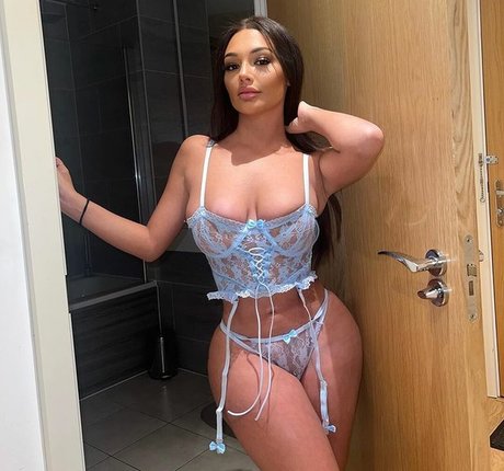 curvy nude onlyfans naked archive