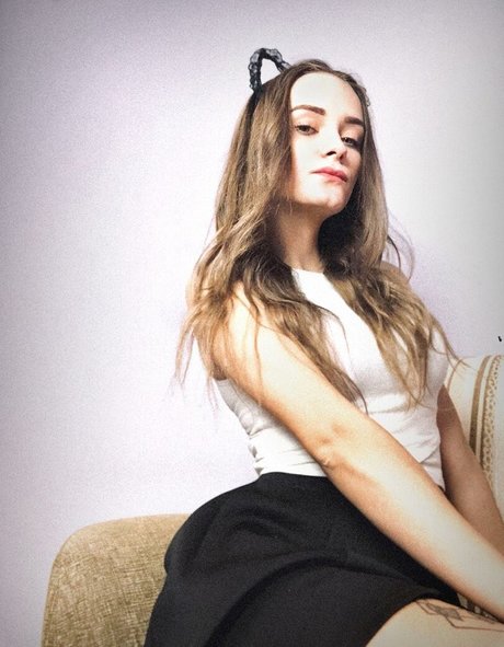 perfect kris nude actress photo