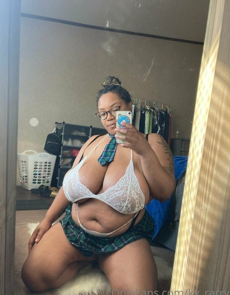 thick latina milf onlyfans nudes picture