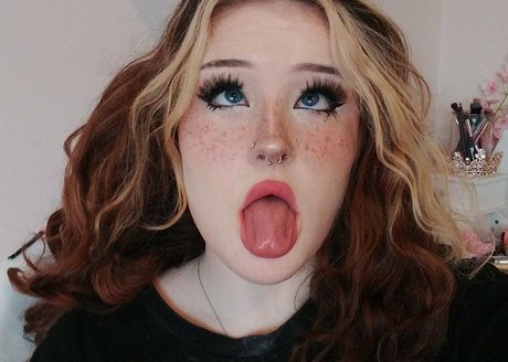 urlilsuccubus model nude img