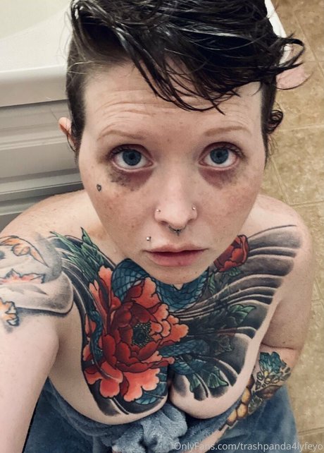 trashpanda4lyfeyo nude model pic