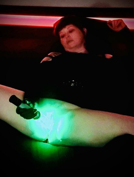 trashpanda4lyfeyo adult model pic