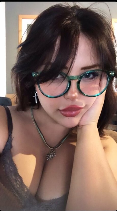 Melekwhoo nudes model gallery