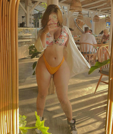 Melekwhoo nude model pictures