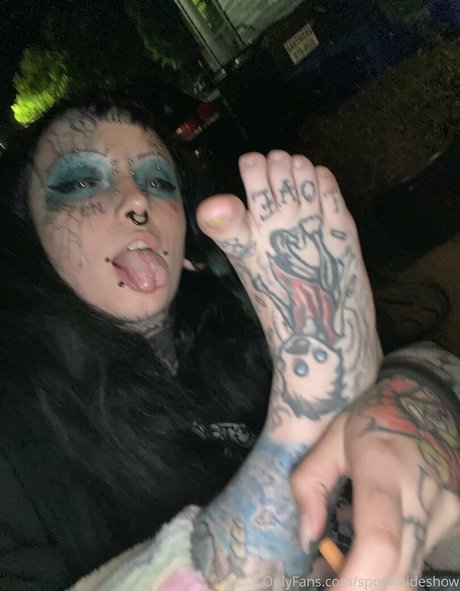 spookisideshow exclusive model pic