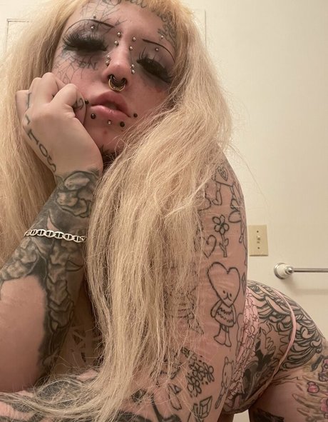 spookisideshow model exclusive picture