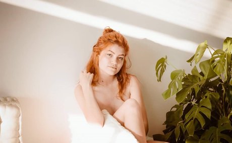 Ellora Haonne exclusive star pictures