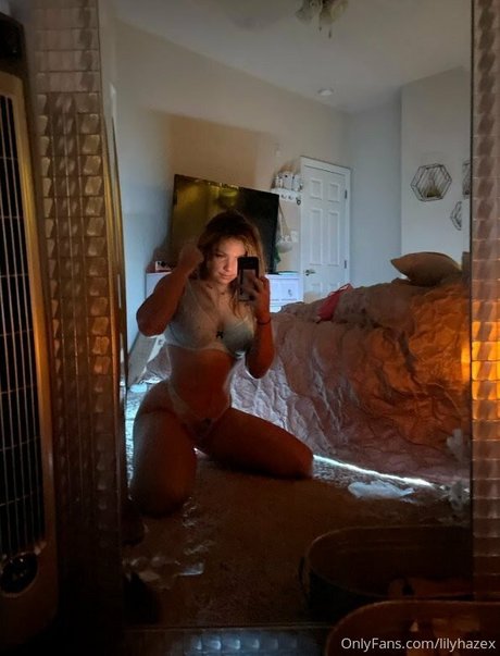 lilyhazex sexy star pic