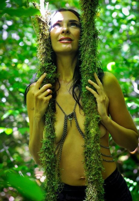 yladoyla erotic actress img