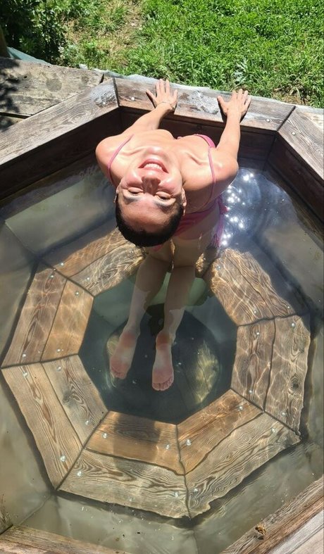 yladoyla model sexy picture