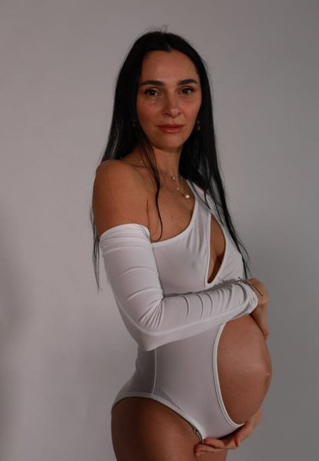 yladoyla porn model picture