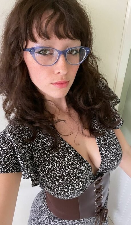 famous nude onlyfans top img