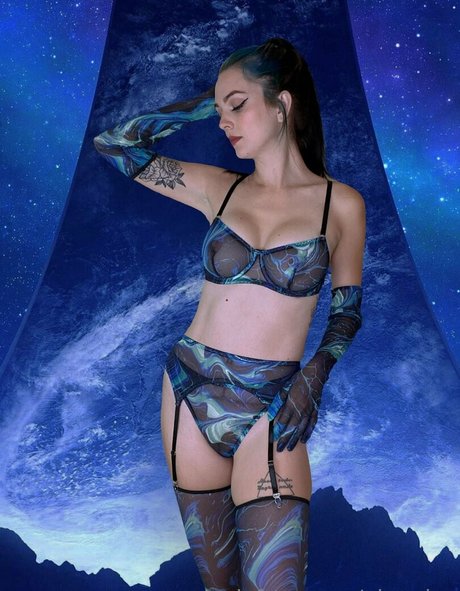 Pinupjoy model free gallery