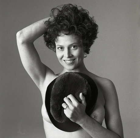 Sigourney Weaver hot star image