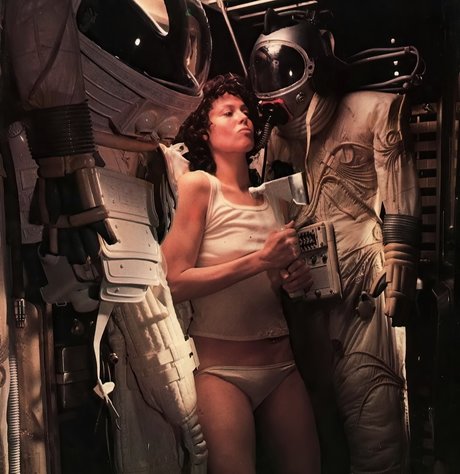 Sigourney Weaver sexy actress gallery