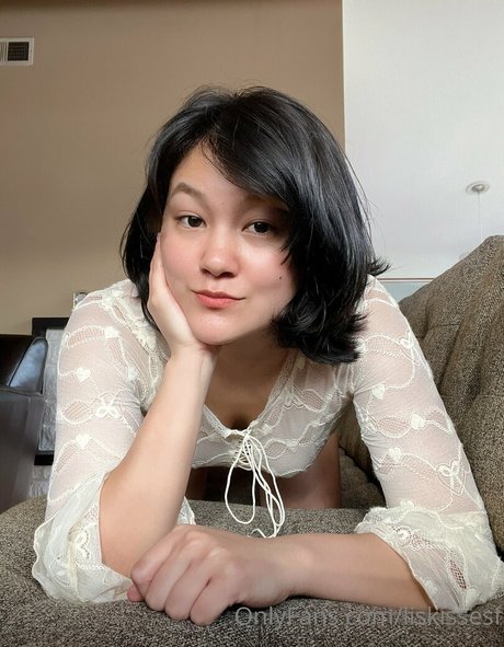 liskissesf pretty actress pics