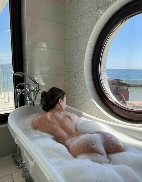 Sweet Lisa perfect model photos